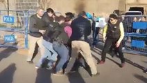 Sur'daki yürüyüşe polis müdahalesi
