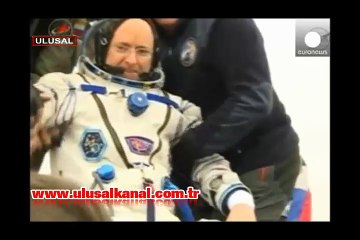 Uzayda bir yıl geçiren Kelly Rus kozmonotlarla Dünya'ya döndü