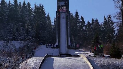 Thomas Diethart fait une lourde chute en saut à ski