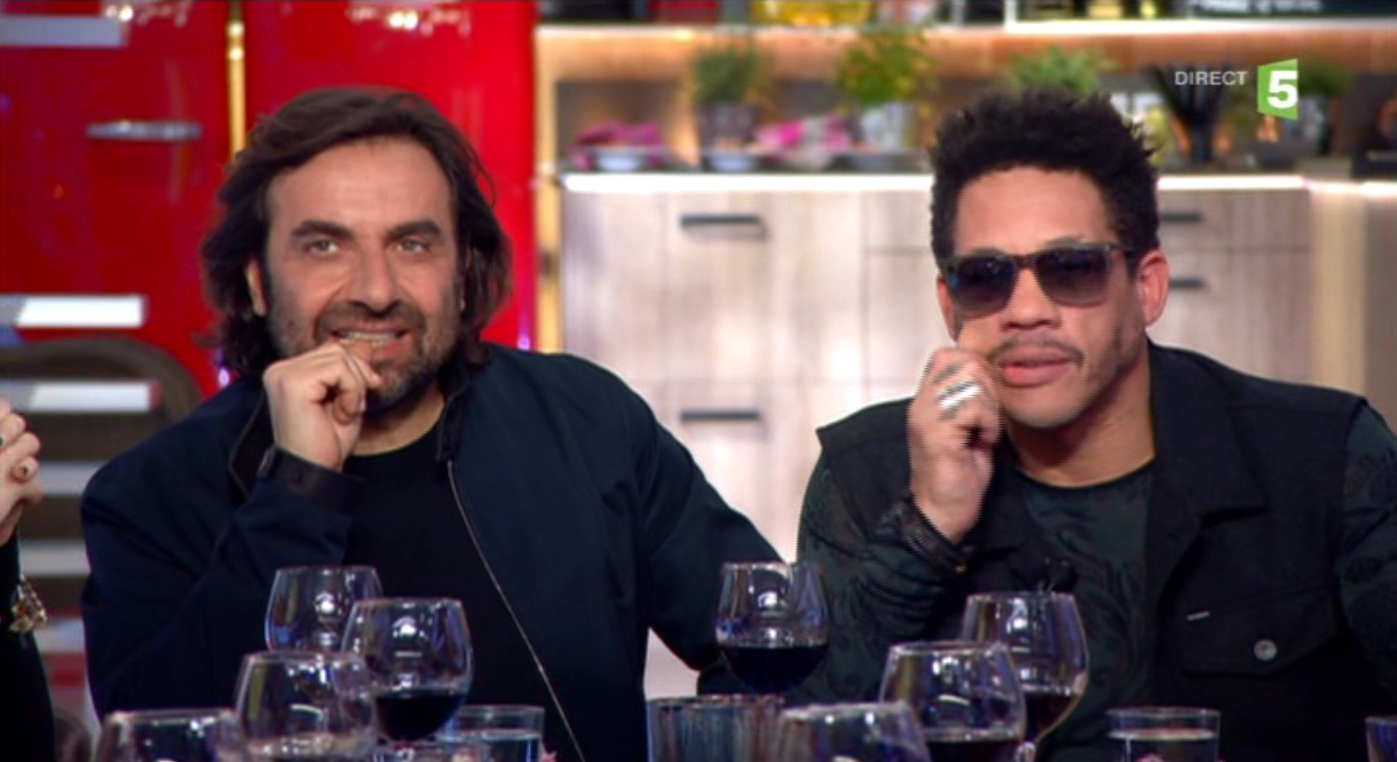 ⁣Le surnom très spécial donné à Laurie Cholewa par Joeystarr … - ZAPPING TÉLÉ DU 02/03/2016