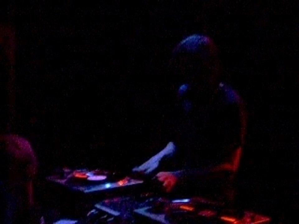 Djedi aka Electric rescue @ fléche d'or du 20070504 video2