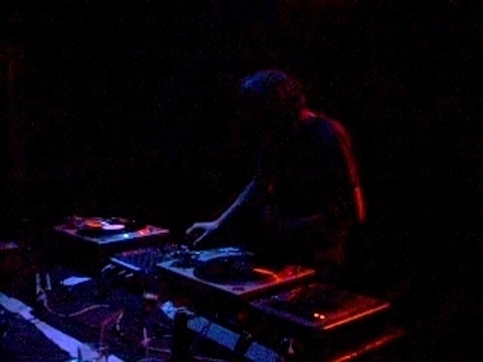 Djedi aka Electric rescue @ fléche d'or du 20070504 video3