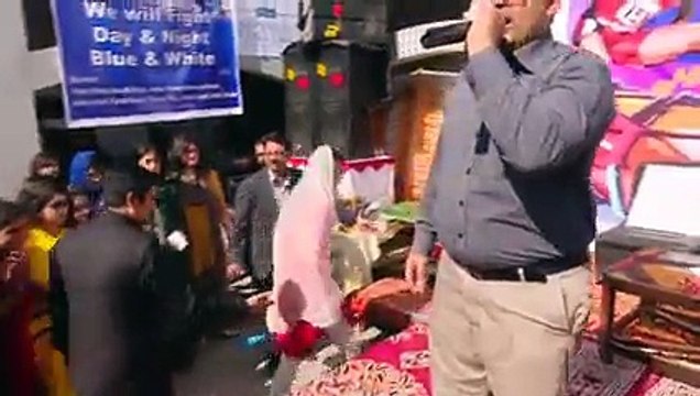 This is How Students Welcomed Reham Khan in Sargodha University