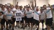 Jogadores do Santos fazem surpresa para Ricardo Oliveira em homenagem aos 100 jogos