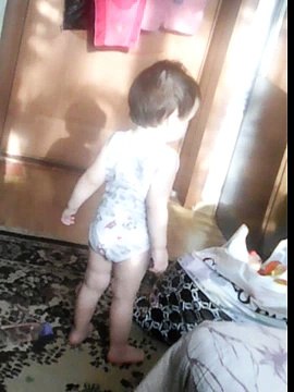 Маленькая девочка танцует. Танцующие дети. Прикол. Малыши танцуют