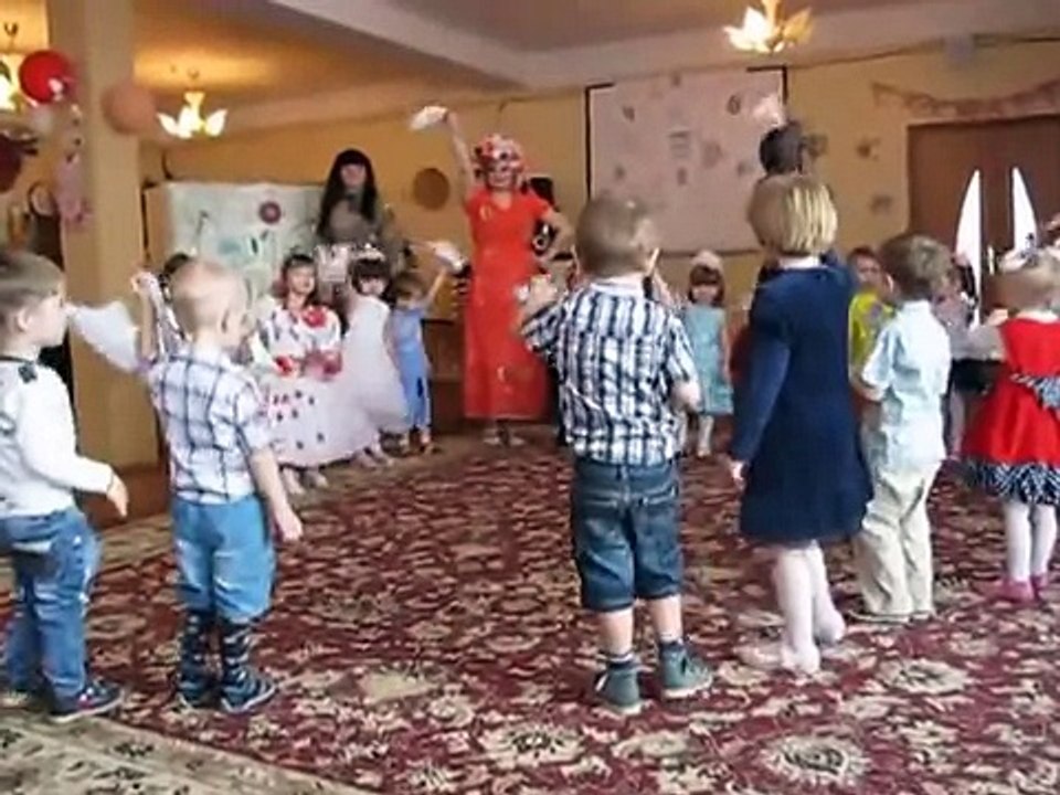 Танец с платочком. Малыши танцуют в детском саду