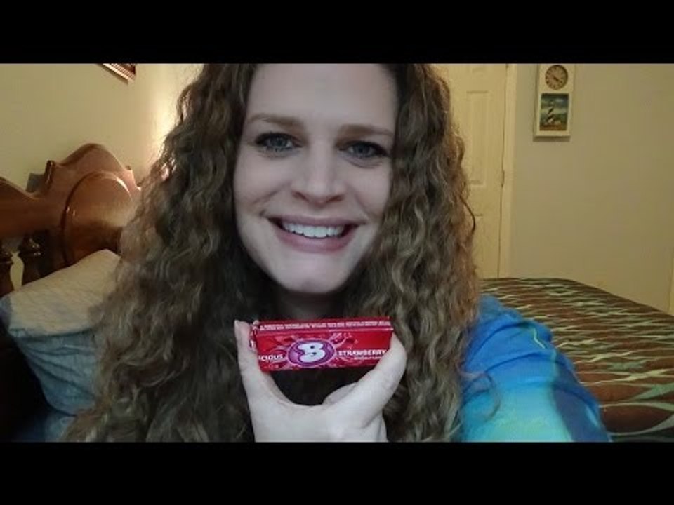 ♥ASMR♥ Ear To Ear Whispered Ramble + Gum Chewing Bubble Gum [Binaural]