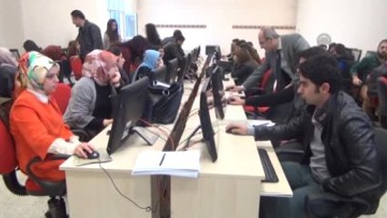 Öğretmen Adayları Simülasyon Sınıflarda Ders Anlatıyor