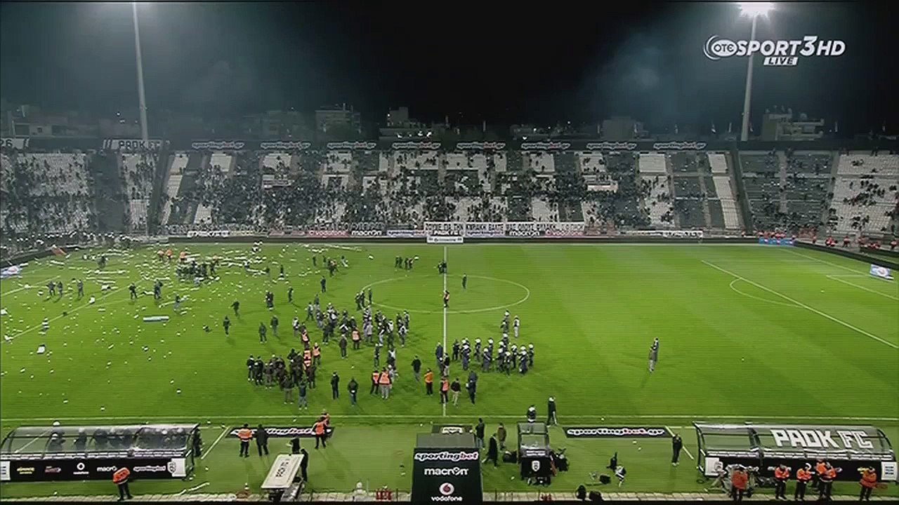 Ο Σαββίδης στον αγωνιστικό χώρο της Τούμπας