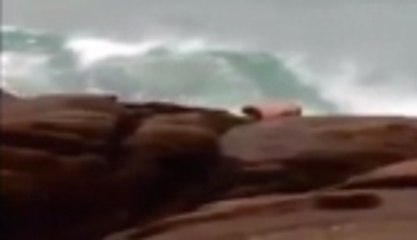 Dev dalga adamı böyle yuttu