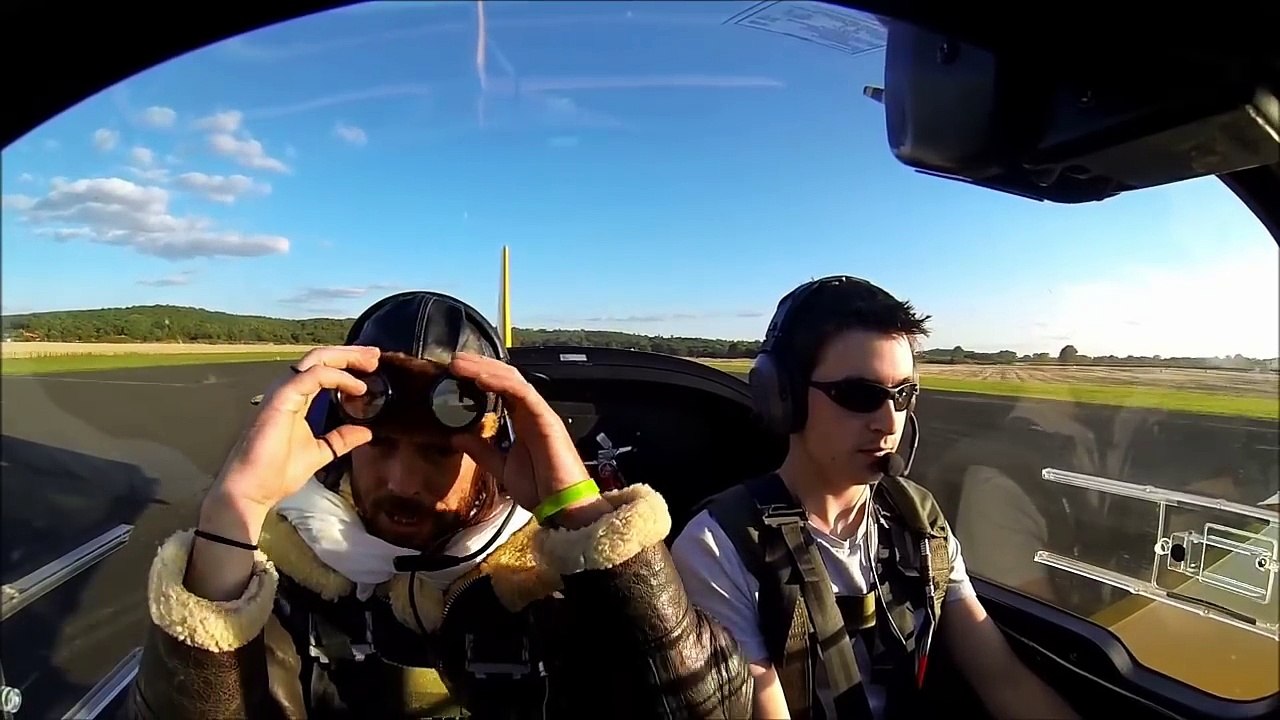 Comment faire flipper ses amis ? Faire des acrobaties en avion bien-sûr !