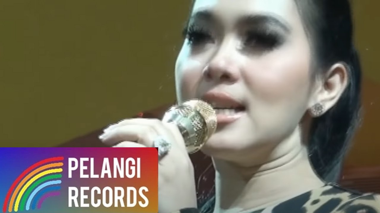 Syahrini   Semua Karena Cinta (Acara Launching Album) Nyanyi Bareng PLC