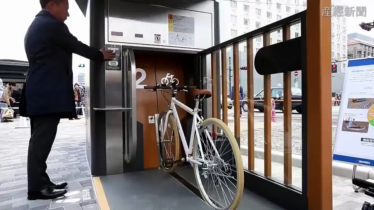 Japonaise souterrain parking à vélos fonctionne comme à� - 2016