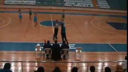 hakeme kızıp yüzüne su şişesi fırlatan antrenör