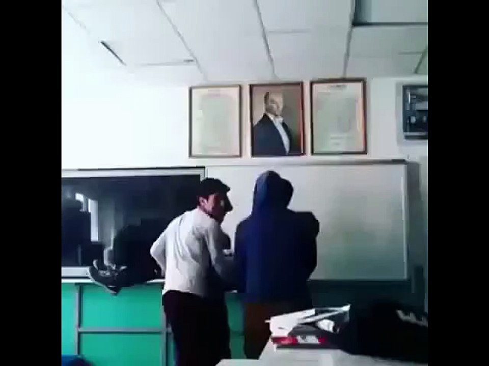 sınıfın tavanını yıkan liseli