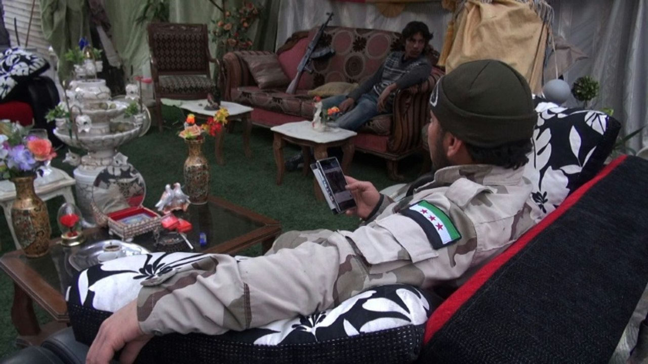 Syrie: thé, jeux vidéo et emplettes, les rebelles profitent de la trêve