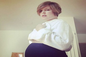 Tania Llasera muestra su 'barriguita post parto'