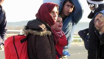 “Por favor, queremos llegar”, suplican migrantes