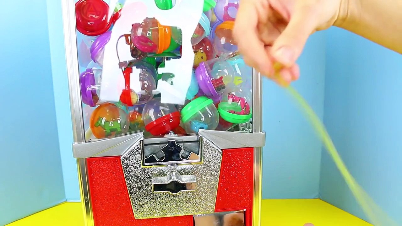 GIANT SURPRISE TOYS Coin Toy Machine & Egg Prizes Candy, Avengers Superheroes, Shopkins, U