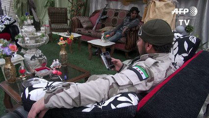 Syrie:thé, jeux et emplettes, les rebelles profitent de la trêve