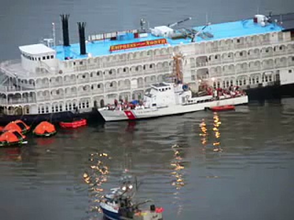 Coast Guard Responds to Cruise Ship Grounding