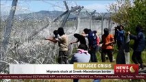 Migrants try to tear down wire fence at Greek-Macedonian border