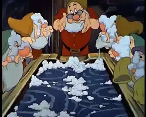 On se lave - Blanche Neige