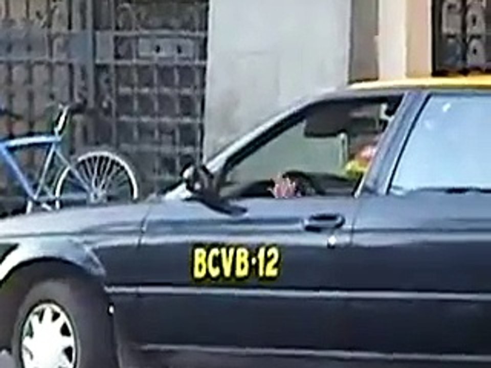 Mimo Karcocha en Chile à La Plaza de Armas de Santiago - Vidéo drôle à mourire