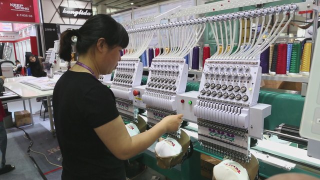 Miles de personas acuden a la Feria de Cantón en China
