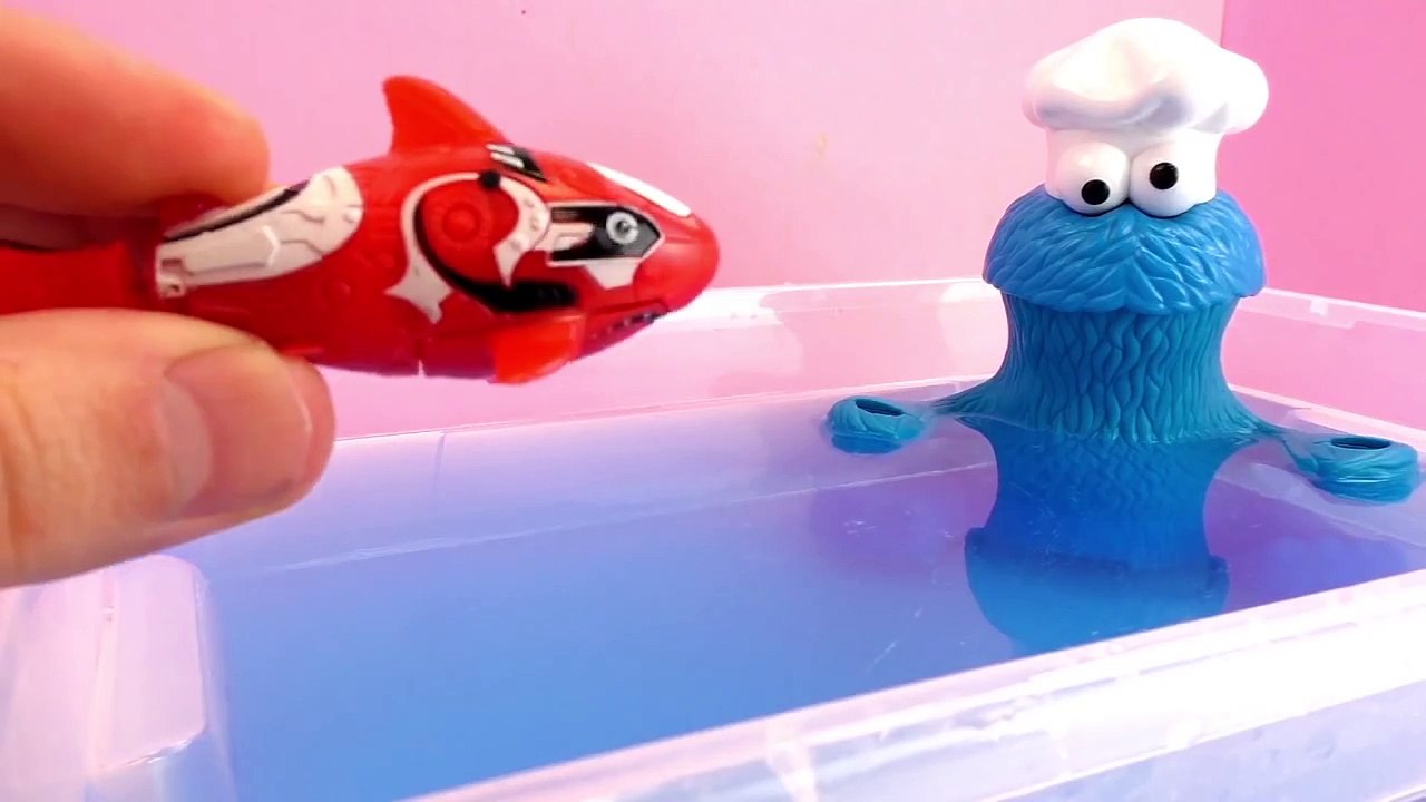 Animaux amicaux avec les poissons robots et le monstre qui dévore tout – Tinti poisson rob