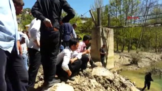 Adana Göksu Nehri'ne Düşen 2 Kız Kardeşi Arıyorlar