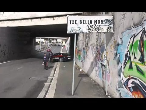 Roma - Blitz antidroga a Tor Bella Monaca, 19 arresti (19.04.16)