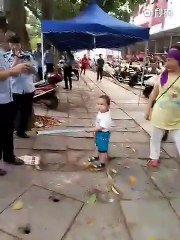 La Censure Chinoise Interdit La Diffusion D'une Vidéo D'un Enfant De 3 Ans S'opposant À La Police