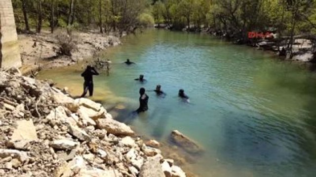 Adana Saimbeyli Göksu Nehri'ne Düşen 2 Kız Kardeşi Arıyorlar -3