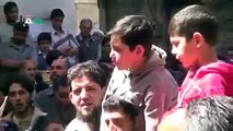 طفل سوري يبكي كل العالم يمن تعيش في الامن والامان قل الحمدالله