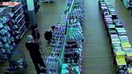 Les derniers moments d'une petite fille avant d'être enlevée et tuée par un pédophile