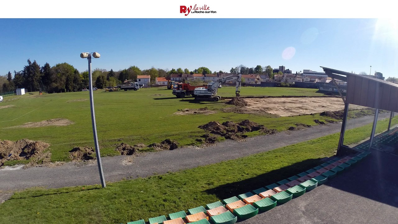 Terrain synthétique du stade de Saint-André d'Ornay