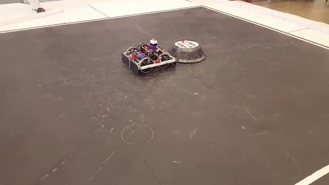 Робот-сумоист армянских школьников занял второе место на конкурсе `Национальный вызов роботов` в США