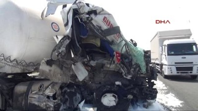 Bursa Oksijen Yüklü Tanker Çöp Kamyonuna Çarptı