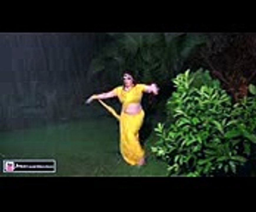 BARISH KYUN WASDI - LASHANA RAIN MUJRA UNSEEN- PAKISTANI MUJRA DANCE 2014