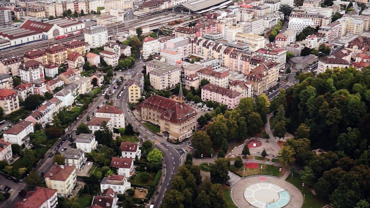 LAUSANNE : UNE NOUVELLE PLACE DE LA GARE...
