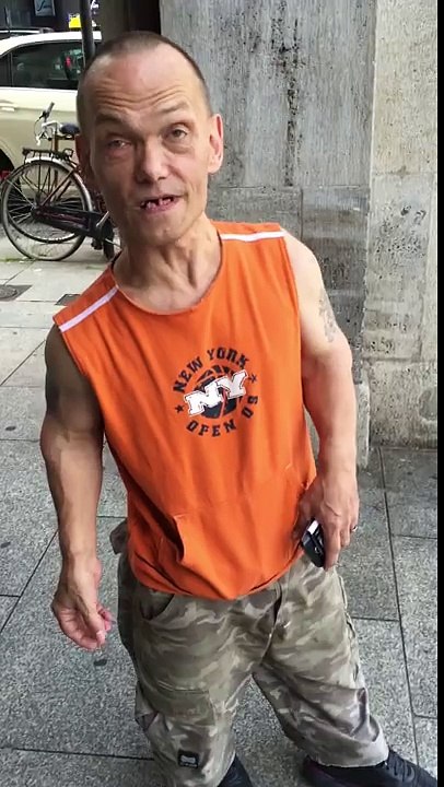 Kopfnuss Kalli am Bahnhof getroffen & Beleidigung gegen Drachenlord