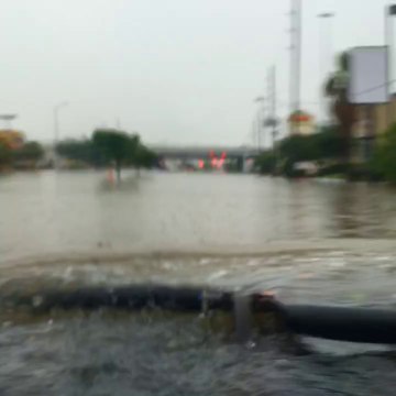 Hummer H1 Conquering The Floods In Houston