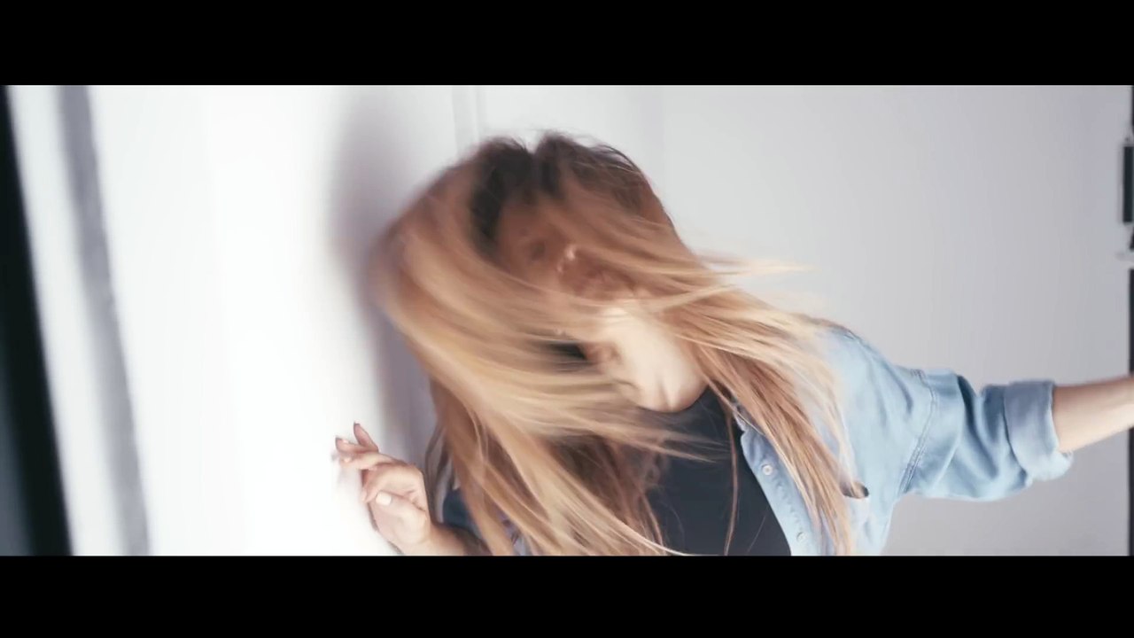 ΑΖ|  Αποστολία Ζώη - Άλλη σαν εμένα | (Official ᴴᴰvideo clip)  Greek- face