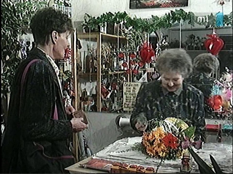 Szomszédok 211. Rész  1995 Május 25