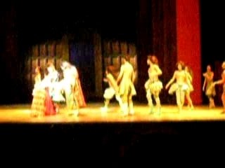 Chris fait le pitre+début un geste de vous