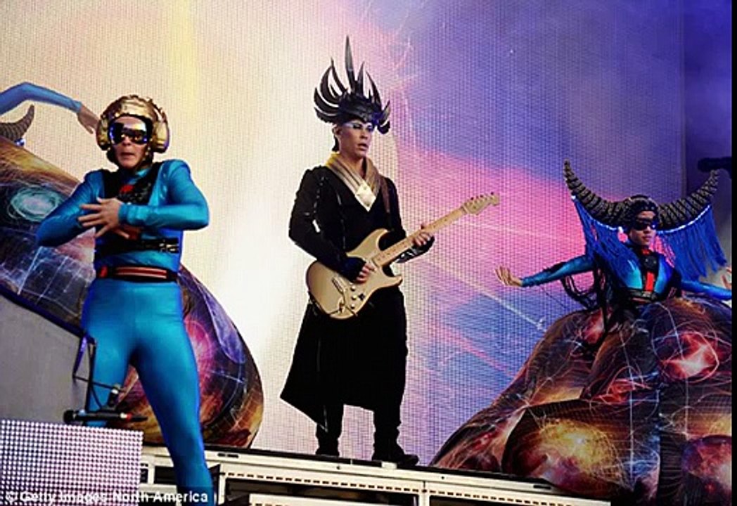 Better late never Empire Sun perform Walking Dream Ellen (World Music 720p)