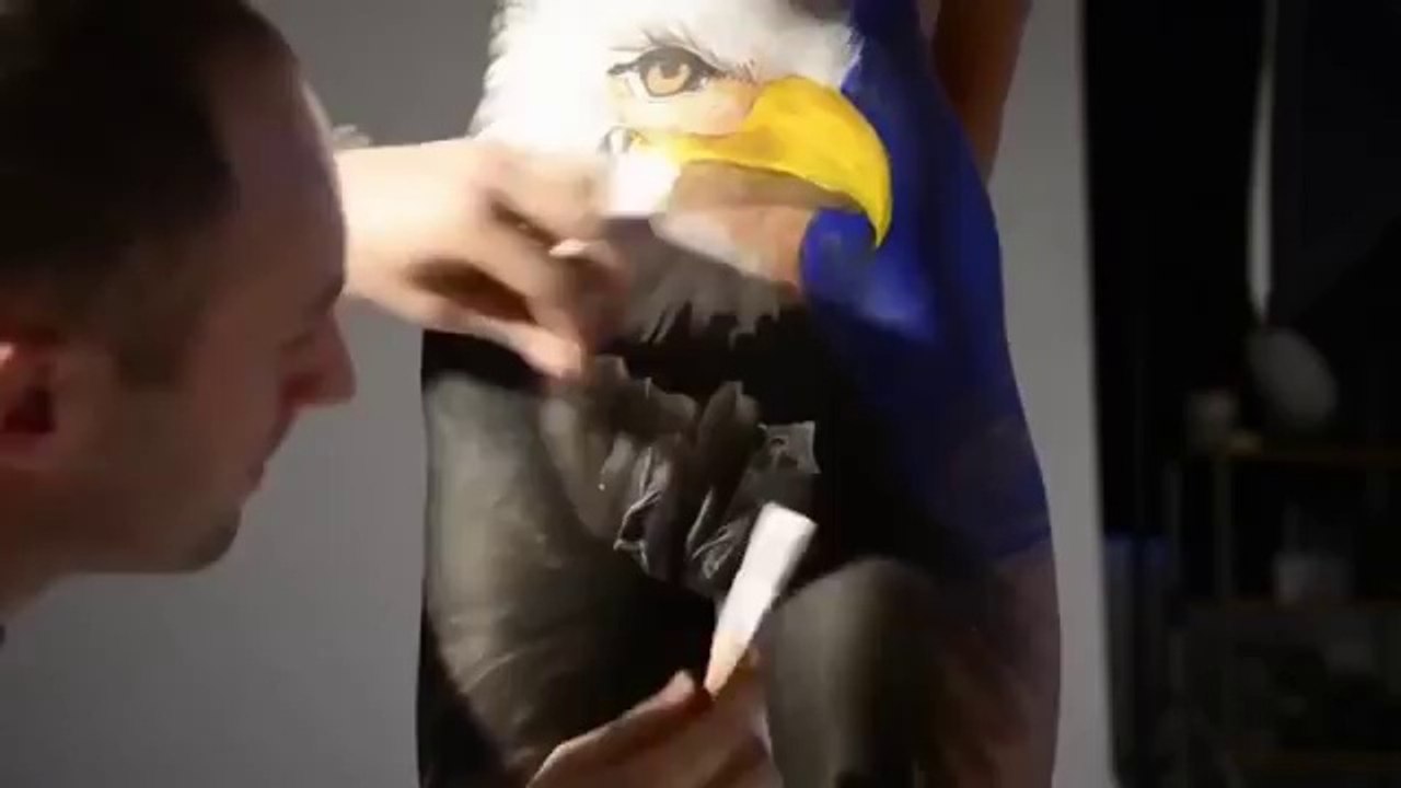 Johnny Nguyen   Body Painting verry sexy Part 3_ (World Music 720p)