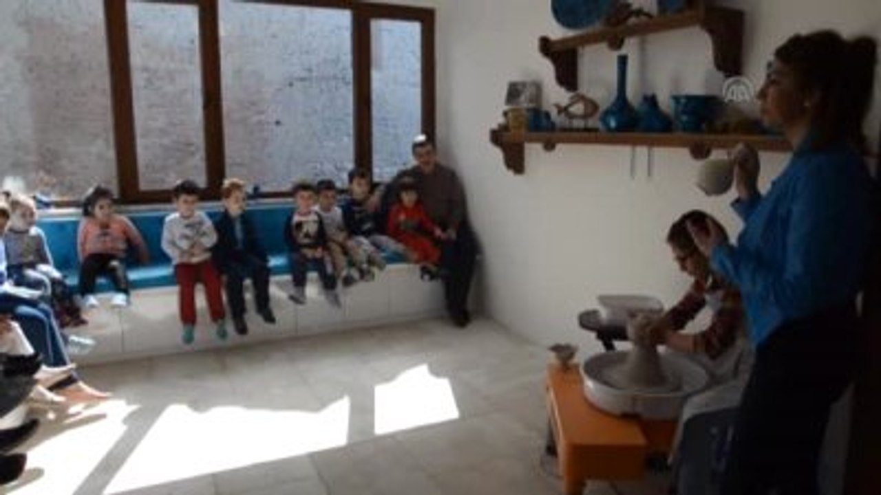 Ustanın Kızı" Kütahya Çinisini Miniklere Anlattı