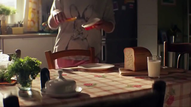 Реклама Сыр Карат Хлеб поет Около тебя